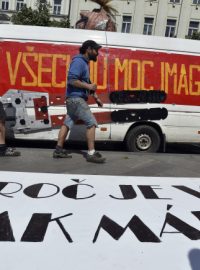 Demonstraci proti vyklizení squattu Cibulka a policejním represím uspořádalo na Václavském náměstí v Praze Autonomní sociální centrum Klinika