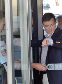 Bývalý poslanec David Rath obžalovaný z korupce přichází ke Krajskému soudu v Praze