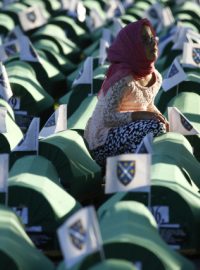 Před 20 lety došlo k masakru bosenských muslimů v enklávě kolem města Srebrenica