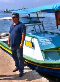 Romário se prý jako malý, před 40 lety, v zálivu Guanabara koupal. Dnes se bojí, aby mu špína a odpadky nezničily motor jeho lodi