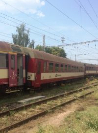 Mezi Letohradem a Týništěm nad Orlicí vykolejil spěšný vlak