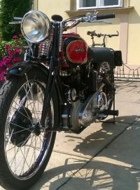 Historické motocykly na Dominikánském náměstí v Brně