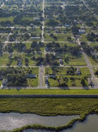 Ve čtvrti Lower Ninth Ward je stále řada prázdných pozemků, kde dřív stávaly domy