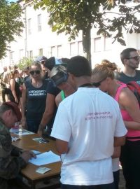 Lidé v Chrudimi společně s tamními vysádkaři uspořádali charitativní běh městem