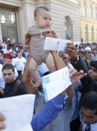 Migranti protestují proti uzavření Východního nádraží v Budapešti