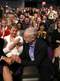 Jeremy Corbyn mezi ostatními kandidáty na předsedu Labour Party