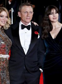 Herci Lea Seydouxová, Daniel Craig a Monica Bellucciová na premiéře filmu Spectre
