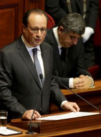 Francouzský prezident François Hollande při projevu před oběma komorami parlamentu ve Versailles