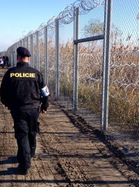 Český policista na maďarsko-srbské hranici