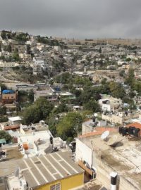 Ze Zuhajrova balkonu je výhled na Chrámovou horu s mešitou al-Aksá