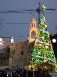 Vánoční strom na náměstí Jesliček