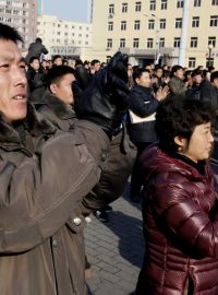 Severokorejci v ulicích Pchjongjangu reagují na oznámení testu jaderné pumy
