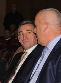 Ruzhdi Shkodra (vpravo) s šéfem kosovského parlamentu