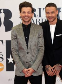 Cenu za nejlepší videoklip na Brit Awards 2016 si odnesli One Direction za za klip Drag Me Down (dva ze čtyř členů Louis Tomlinson a Liam Payne)