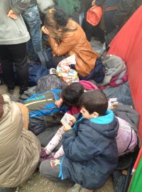 Uprchlíci čekají v táboře na řecko-makedonském pomezí