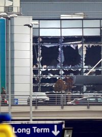 Rozbitá okna bruselského letiště Zaventem
