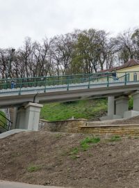 U stanice Nebozízek vznikl nový prefabrikovaný železobetonový most