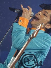 Zpěvák Prince v poločasové show Super Bowlu v únoru 2007