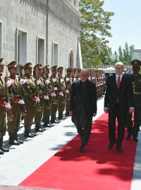 Premiér Sobotka navštívil Afghánistán, setkal se s českými vojáky na základnách v Bagrámu a Kábulu