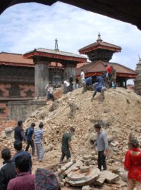 Bhaktapur, náměstí Durbar krátce po zemětřesení