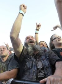 Fanoušci australské kapely AC/DC, která vystoupila v Praze