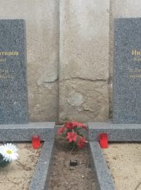 Místo křížů rudé hvězdy. Ruské velvyslanectví slibuje nápravu na náhrobcích carských vojáků