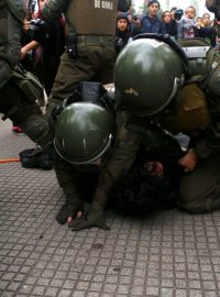 V chilském Santiagu se střetla policie s demonstrujícími studenty