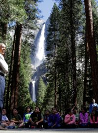 V Yosemitském národním parku v Kalifornii znovu duní vodopády. Kulatiny parku připomněl i prezident Barack Obama