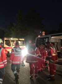Útočník ve vlaku u bavorského Würzburgu napadl cestující. Na místě zasahují záchranné služby