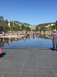 Život v Nice se vrací k normálu