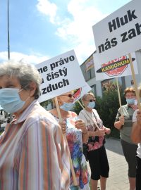 Protest za dostavbu Pražského okruhu v Uhříněvsi