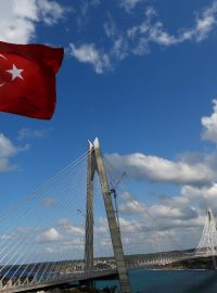 Istanbul. Třetí most přes Bosporskou úžinu má jméno po tureckém sultánovi Selimovi I. Hrozném