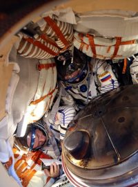 Modul vesmírné lodi Sojuz TMA-20M s ruskými kosmonauty Alexejem Ovčininem a Olegem Skripočkou a americkým astronautem Jeffreym Williamsem přistál v Kazachstánu