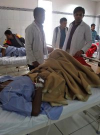 Nedělní nehoda vlaku na severu Indie si vyžádala přes 100 obětí. Více než 150 lidí skončilo v nemocnici