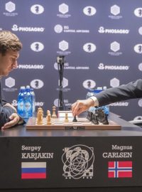 Magnus Carlsen, mistr světa v šachu, během finálové partie