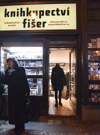 Knihkupectví Fišer po léta sloužilo zákazníkům v pražské Kaprově ulici