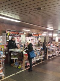 Stánkaři v uzavřeném metru I. P. Pavlova pokračují v prodeji
