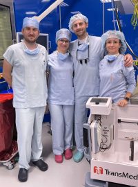 Tým lékařů z pražského IKEMu provádějící transplantace srdce