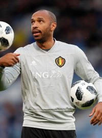 Thierry Henry jako asistent u belgického národního týmu