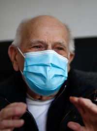 98letý francouzský doktor Christian Chenay