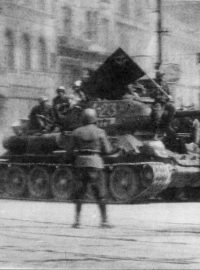Tank T-34 Rudé armády v Praze