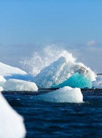 Ledová kra v oceánu (ilustrační foto)