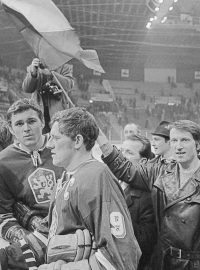 Čechoslováci před 55 lety dvakrát porazili na mistrovství světa v hokeji Sověty