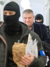 Stíhaný prezident ČTS Ivo Kaderka přichází k soudu