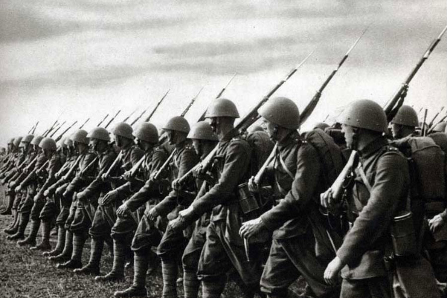 Českoslovenští vojáci při manévrech Českoslovenští vojáci při manévrech