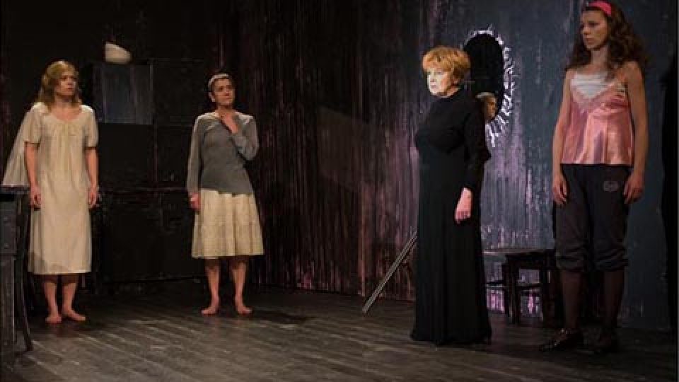 Dům Bernardy Alby | foto: Činoherní studio Ústí nad Labem Dům Bernardy Alby