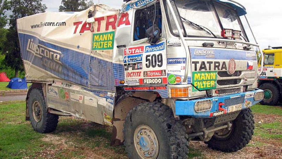 Poškozená Tomečkova Tatra po nehodě
