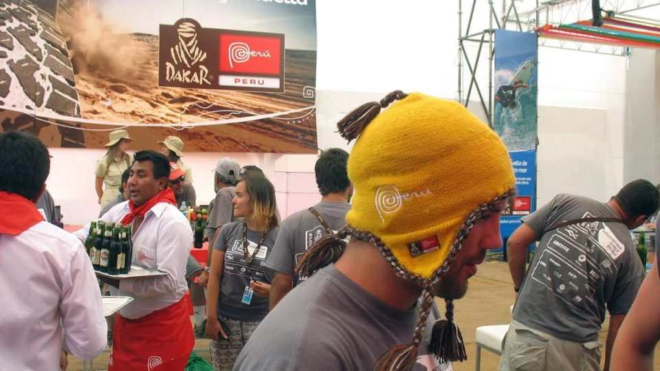Rallye Dakar v nové zemi barev Peru