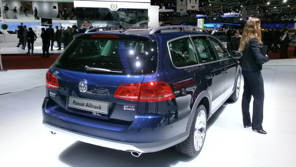 VW Passat Alltrack nepatří do náročného terénu, ale jen například na horší nezpevněnou cestu