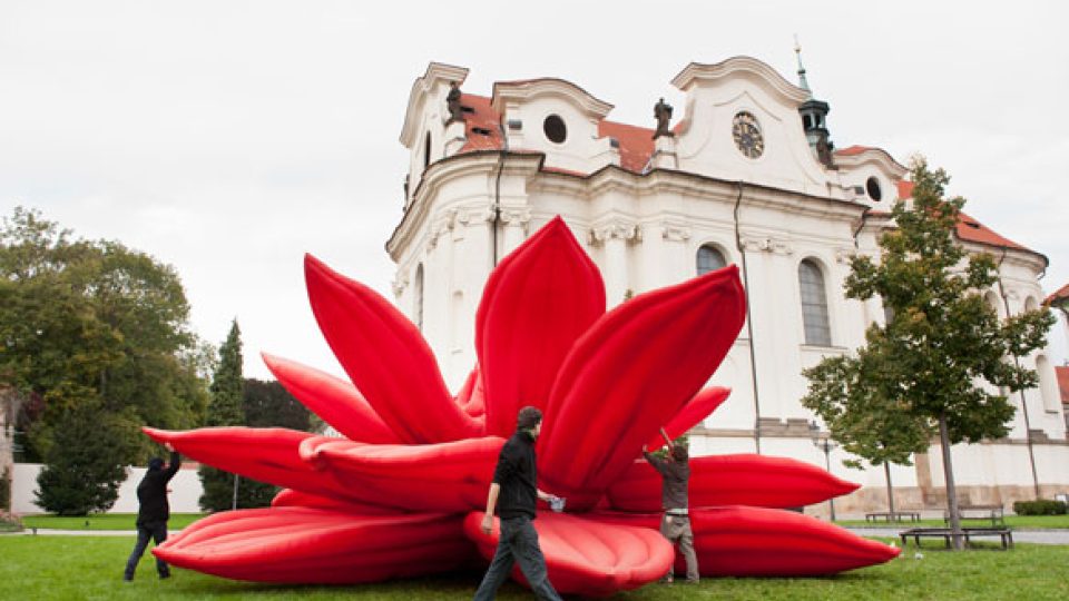 Příprava instalace Woo-ri v benediktinském klášteře v Praze-Břevnově